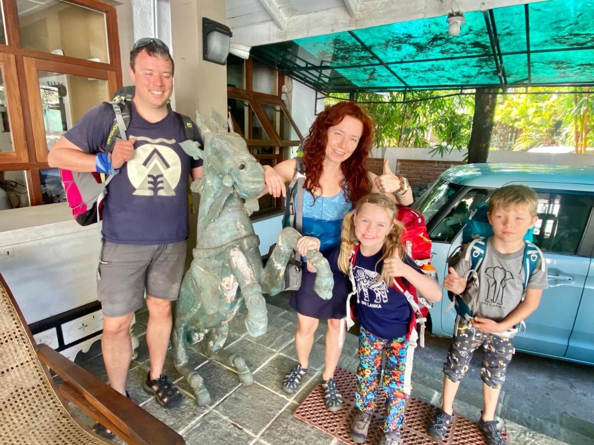 Settle Inn Tourist Lodge 康提 外观 照片